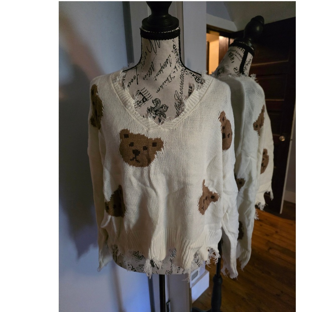 No Comment NY-LA Teddy Bear Distressed V-Neck Sweater White Brown Medium NWT